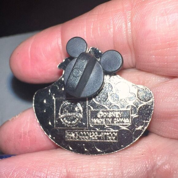 Disney 2015 Emoji Blitz Cheshire Cat Heart Eyes Alice in Wonderland Pin - Picture 3 of 5